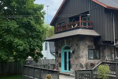 Image de Stylish 3br | Hot Tub • Firepit • Cozy Fall & Early Winter Escape