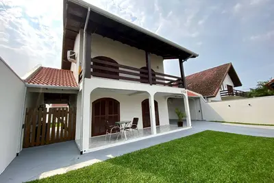 Image de Casa Caiobá! 4 Quartos com Ar-cond. , 4 Vagas de Estacionamento, Amplo Quintal!