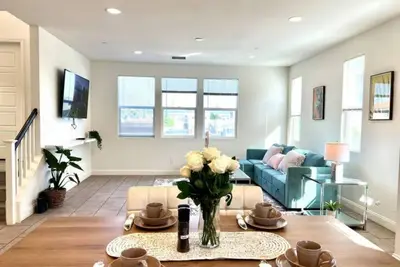 Image de Jie’s Choice - Beautiful Comfy 4b3. 5b Home. \n\n