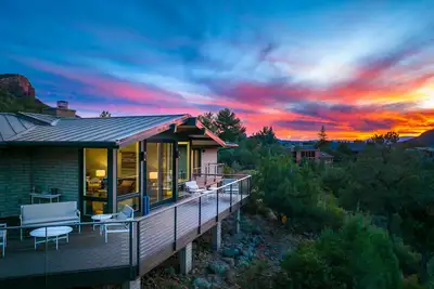 Image de Ridge-Top Retreat : MidCentury 3 Br / 3 Bath