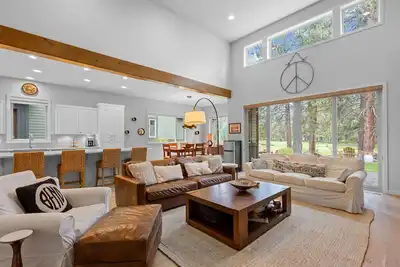 Image de Points West Milepost 1 Kangaroo Loop hot tub, pet (dog) friendly