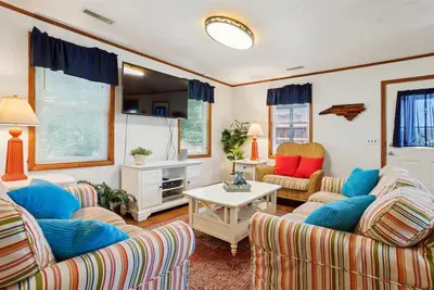 Doris's Day-- 4br Oceanside home in Duck with Private Hot Tub