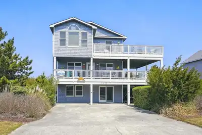Surf N Sound -- Pet Friendly 4br with Ocean and Sound Views in Duck