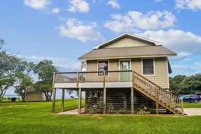 Image de Keepers Loft -- Waterfront Duplex with Pier and Gazebo