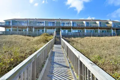Image de Seawalk Unit 14 -- Rare 4br Oceanfront Townhouse with Pool Access