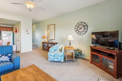 Image de Seawalk Unit 8 -- Oceanfront Townhouse with Pool Access