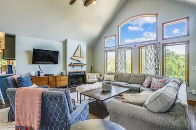 Image de Ola Corolla -- Pet Friendly Oceanside home with Pool, Hot Tub