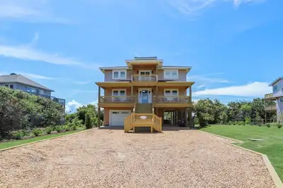 Image de Knot for Sail -- Newer Soundfront Home with Hot Tub and Firepit