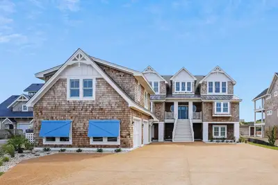 Image de Austin -- New Construction Oceanfront 11br with Elevator, Fire Pit, Pool, Fitness Room and More!