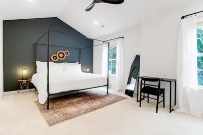 Image de Super cute townhome close to all the best Charleston has to offer!