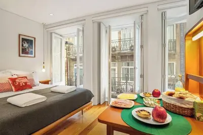 Image de 7 Bright Flats w/ Balcony | Clérigos by HostWise