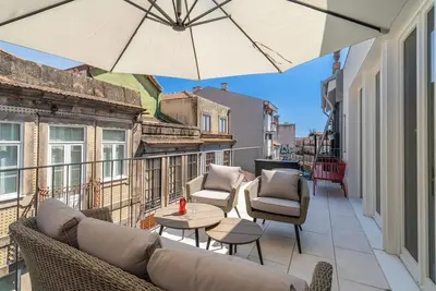 Image de Elegant Luxurious Flat | Balcony by HostWise