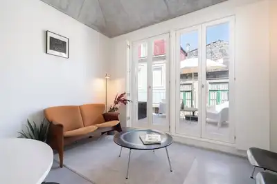 Image de Elegant Classy Flat | Balcony by HostWise