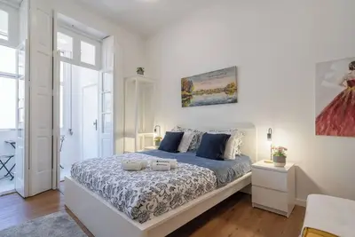 Image de 3 Cozy Rustic Flats | City Center by Host Wise