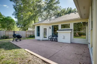 Image de Humble Home w/ Game Room, Near Deerbrook Mall!