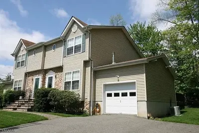 Image de Extended Stay 3 beds 2 baths & Available Basement Suite