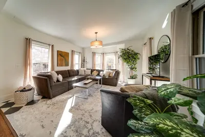 Image de Peninsula Paradise - Walk to Hiking & Shopping!