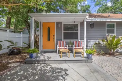 Image de Modern St. Pete Retreat