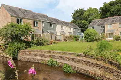Manuka, pet friendly, with pool in Falmouth