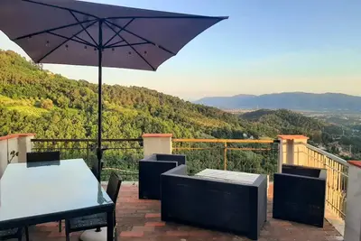 Image de Maison de vacances 'Luxury Suite La Torretta' avec vue sur la montagne, terrasse privée et Wi-Fi