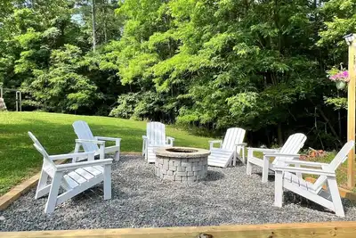 Image de The Perfect getaway in the Catskills w/ hot tub, sauna and massage chairs!