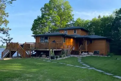 Image de Premium Lake Cabin Setting. Private shoreline. Sauna.