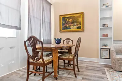 Image de 610 Franklin: Downstairs | 2/2 | Heart of Downtown | Pet Friendly w/ fee