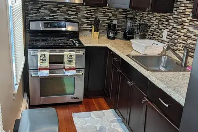 Image de Spacious Providence Place rental near the mall. Close to downtown Providence.