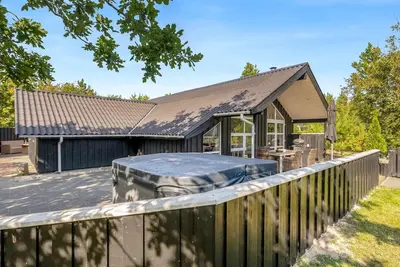 \"Roska\" - 1. 3km from the sea by Interhome