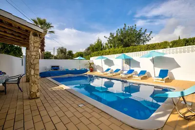 Image de Casa Rosfra - 4 bed villa with heated pool and only 300m from the beach