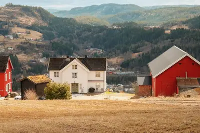 Image de Maison confortable de 4 chambres à.