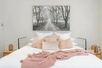 Image de Hall House – A place for private luxury relaxation