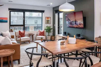 Image de Revelstoke - Hemlock Hangout