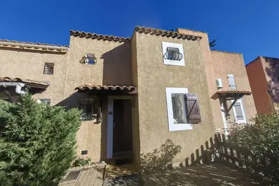 Image de Villa Mitoyenne Calme avec Piscine, Clim et Parking pour 4 Pers.