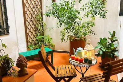 Image de Step into a magnificent, scale-free apartment in the heart of historic Florence