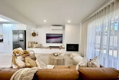 Image de 3 Bedroom Modern Beach House