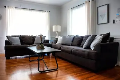 Image de Cozy Home in a Quiet Neighborhood\n\n