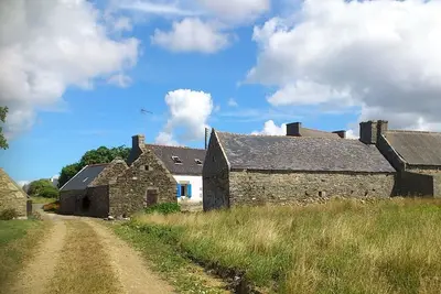 Image de Corps de ferme rénové vue mer - Plozévet Finistère
