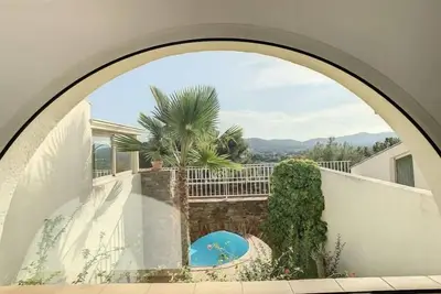 Image de 8 P - Villa de Standing 310m², vue mer et Piscine à Débordement