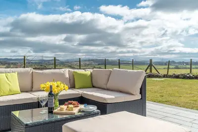 Image de Bright and Spacious Holiday Cottage in Rural Setting | Hafod-Llecheiddior