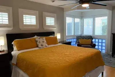 Image de Townhome on Clearwater Beach! 30 Second Walk to the Beach! Free Parking!