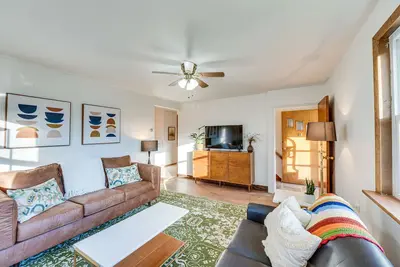 Image de Charming Gardiner Home w/ Yard & Sunroom