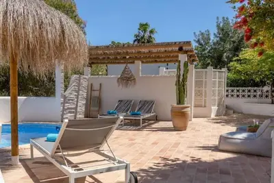 Image de Luxurious, modern 6-person vacation villa with private swimming pool!