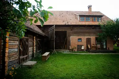 Image de Delightful 3+1 room barn with indoor fireplace and activity garden.