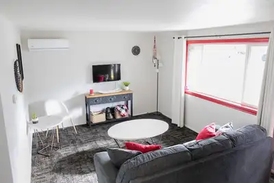 Image de Remodeled Modern 2br Home, Zero Cleaning Fees.