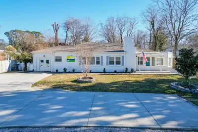 Image de Beautifully renovated home close to Woodland Park, Mrh and downtown.