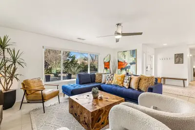 Image de Trendy 3br: Hot Tub/Fire-pit /Central Location