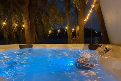 Image de Hastings Waterfront Paradise Family Friendly Cottage~ Hot Hub~Salt System~