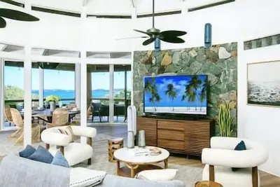 Image de Luxury Oceanview Villa | Walk to Beach & Dining