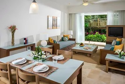 Image de One-Bedroom Grand Mayan Suite at Luxury Resort